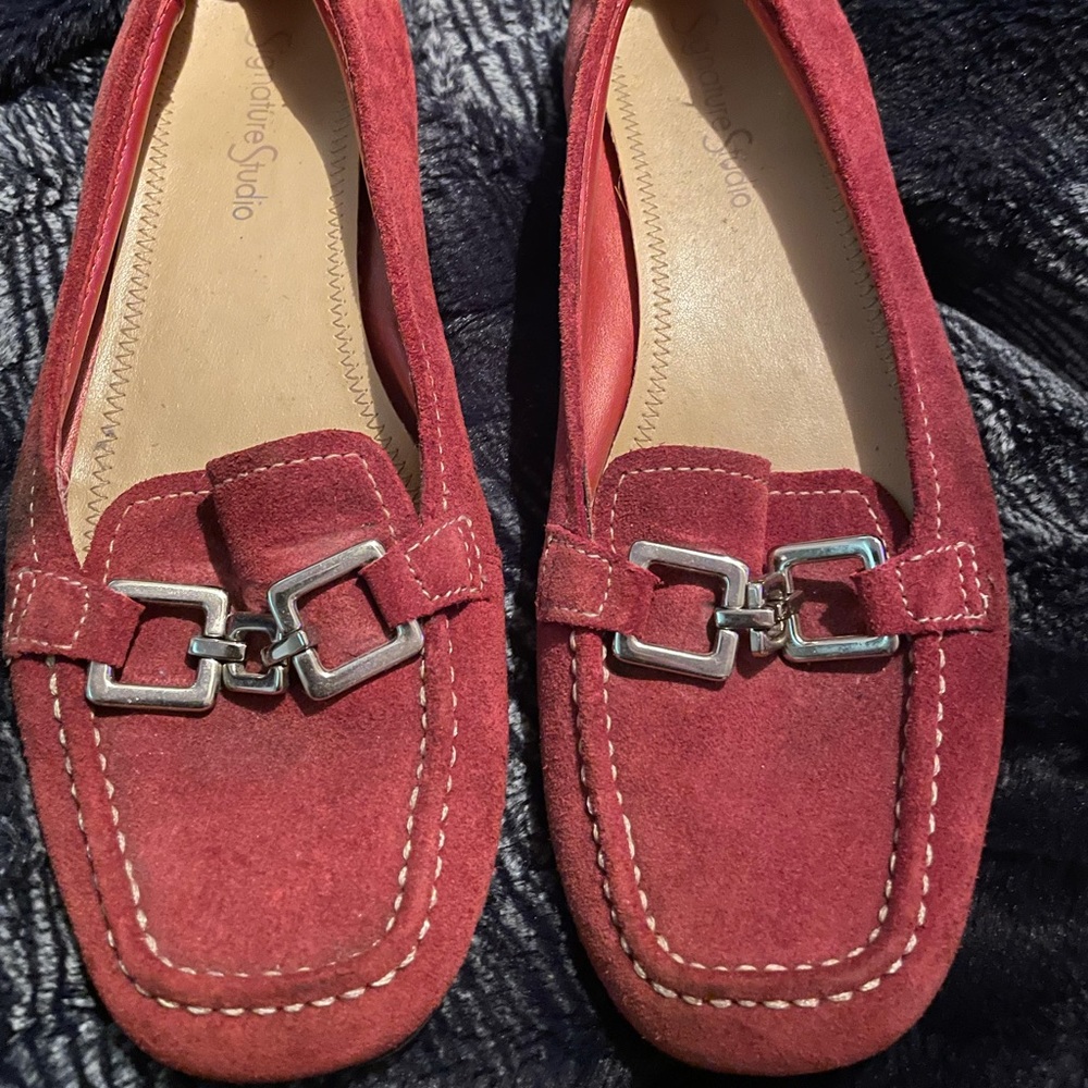 Signature Studio merlot suede with silver detail